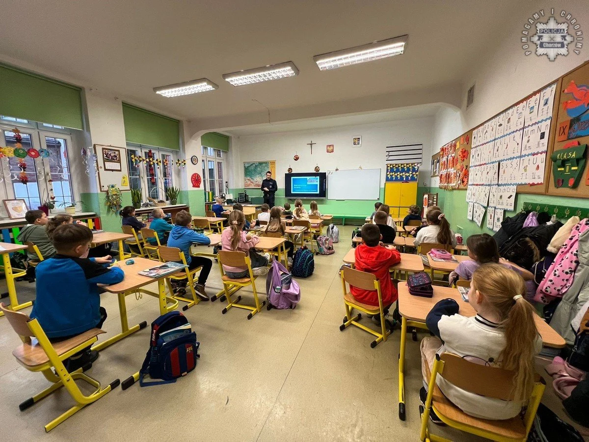 Bezpieczna droga do szkoły – policjanci w Szkole Podstawowej nr 17 w Chorzowie