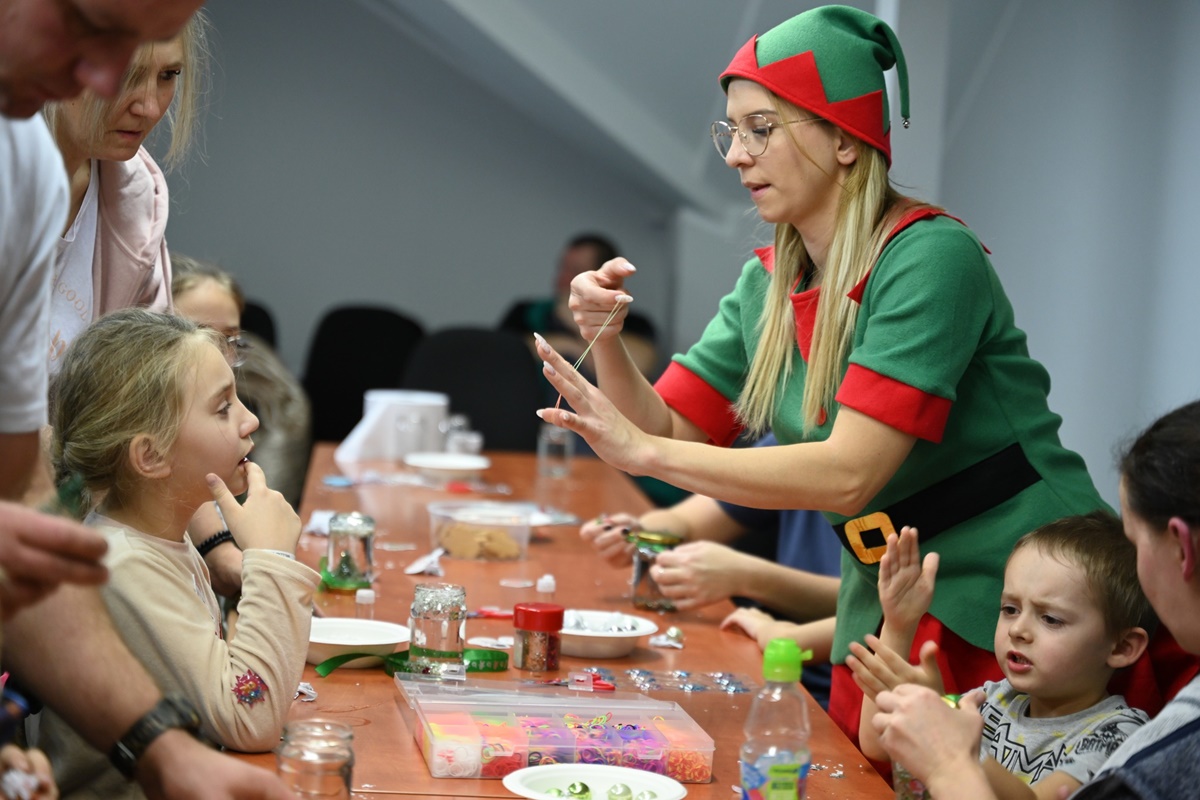Świąteczne warsztaty i niespodzianki dla małych pacjentów Zespołu Szpitali Miejskich