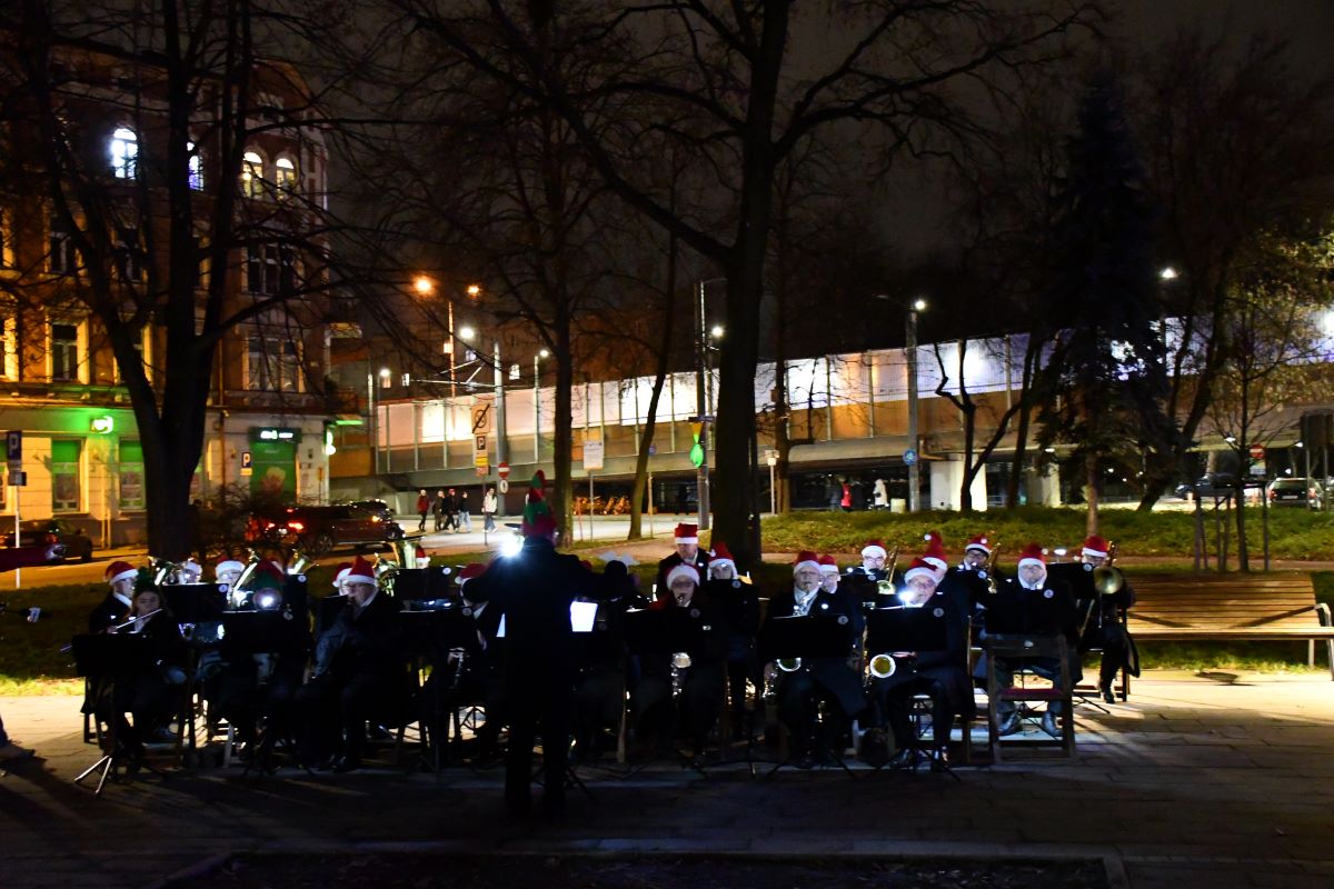 Strojenie miejskiej choinki 5