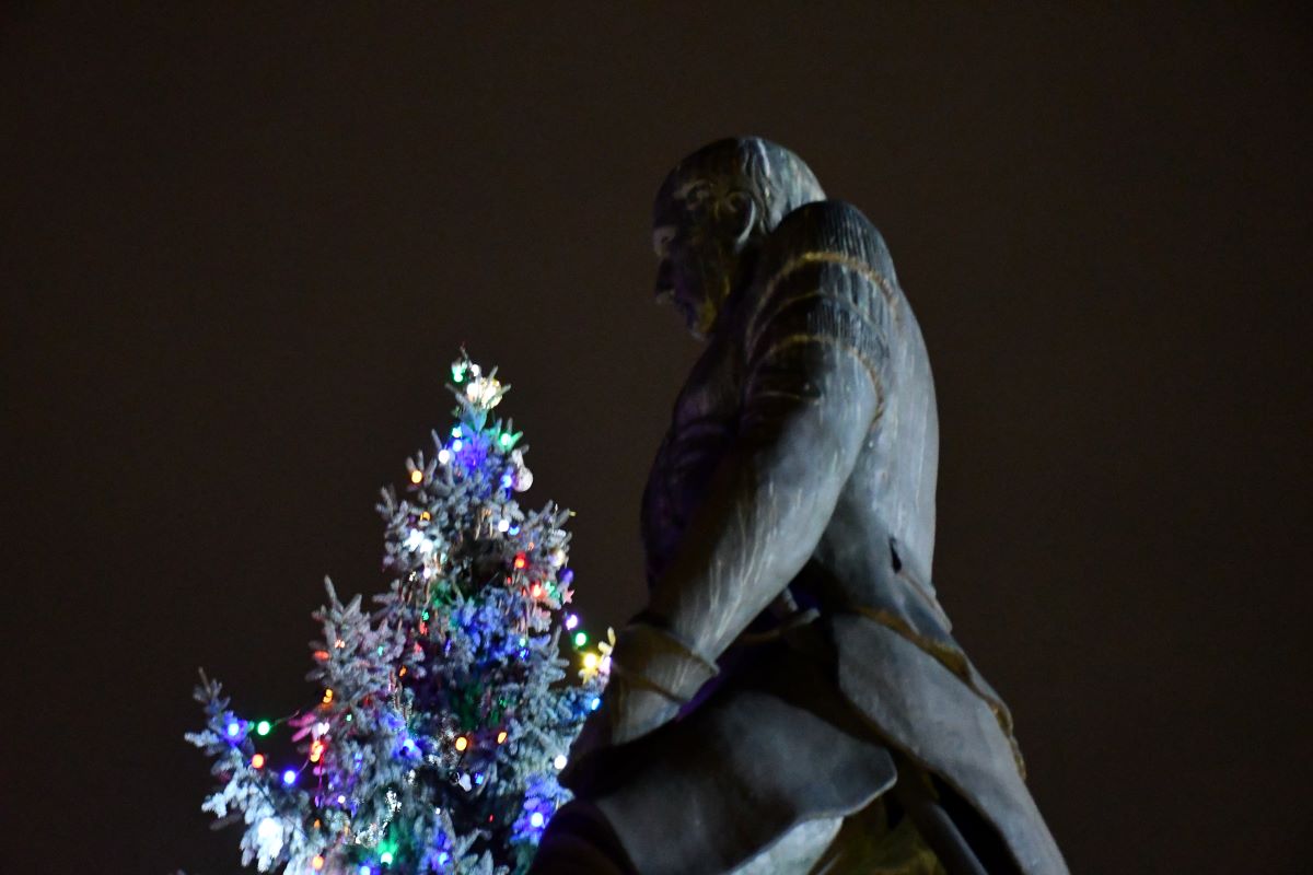 Strojenie miejskiej choinki 9