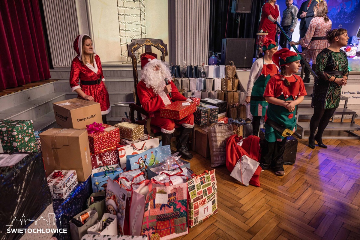 Święty Mikołaj obdarował dzieci w Centrum Kultury Śląskiej