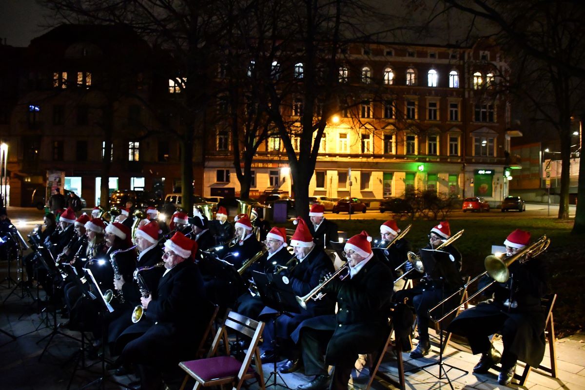 Strojenie miejskiej choinki 34