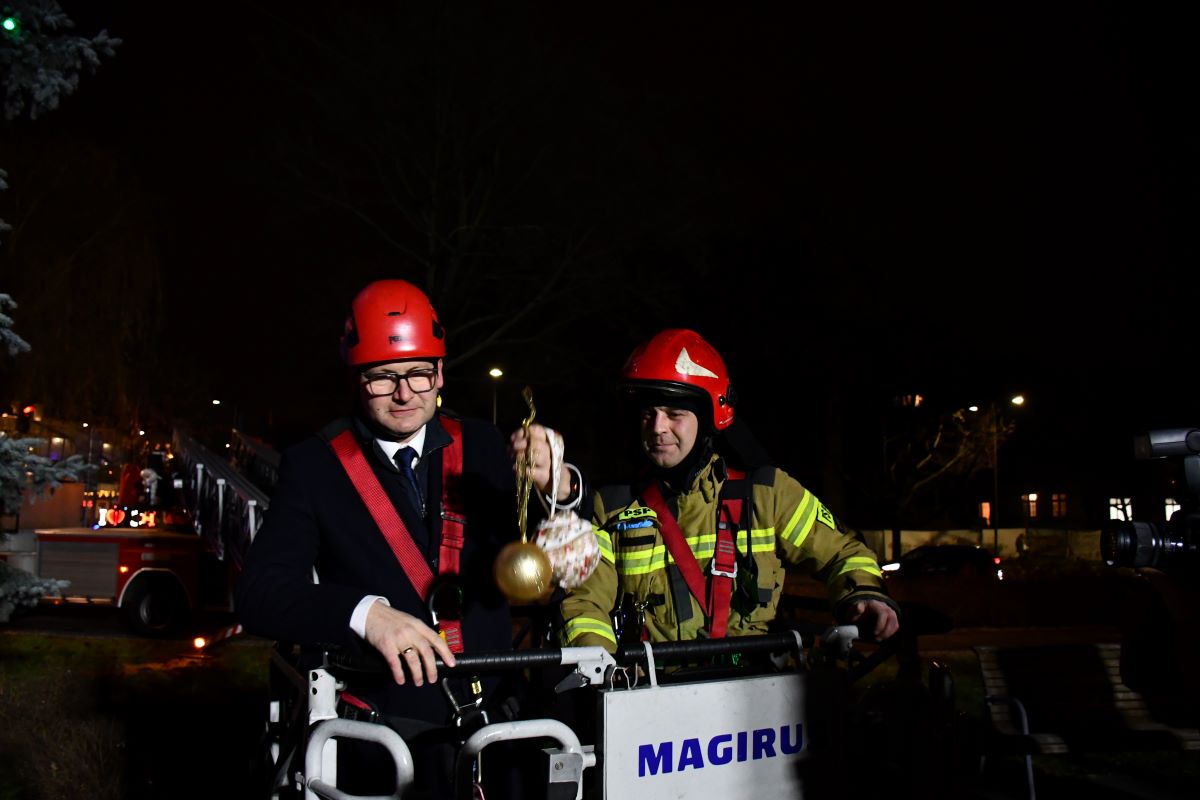 Strojenie miejskiej choinki 44