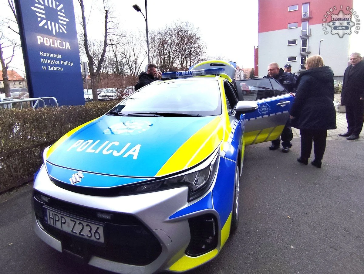 Nowy radiowóz dla zabrzańskiej policji – ekologiczne wsparcie dzielnicowych