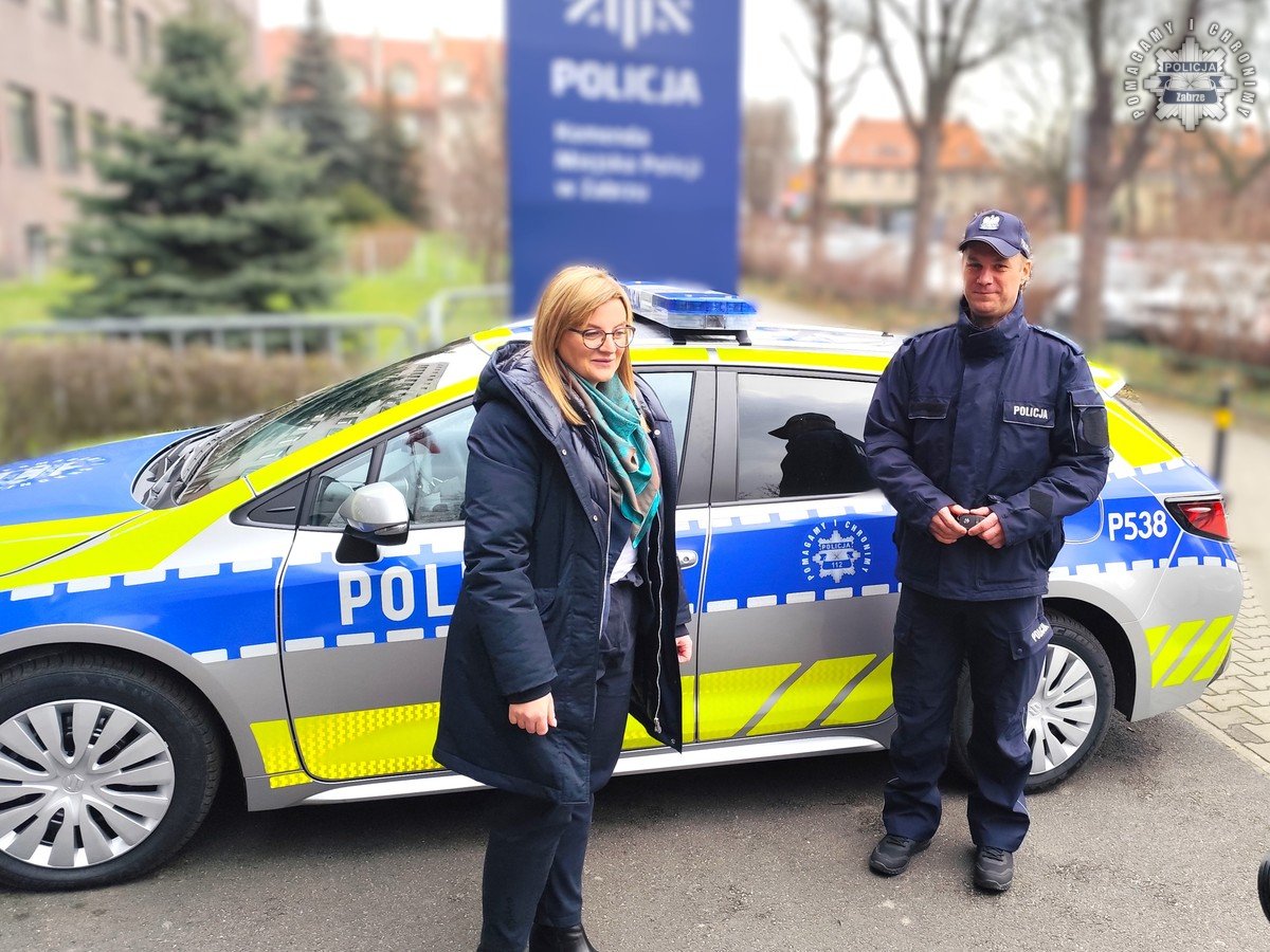 Nowy radiowóz dla zabrzańskiej policji – ekologiczne wsparcie dzielnicowych