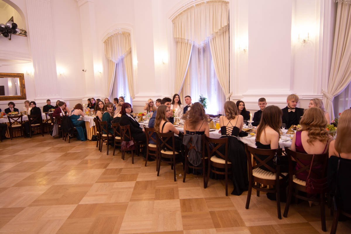 Studniówka uczniów "Mickiewicza" 5