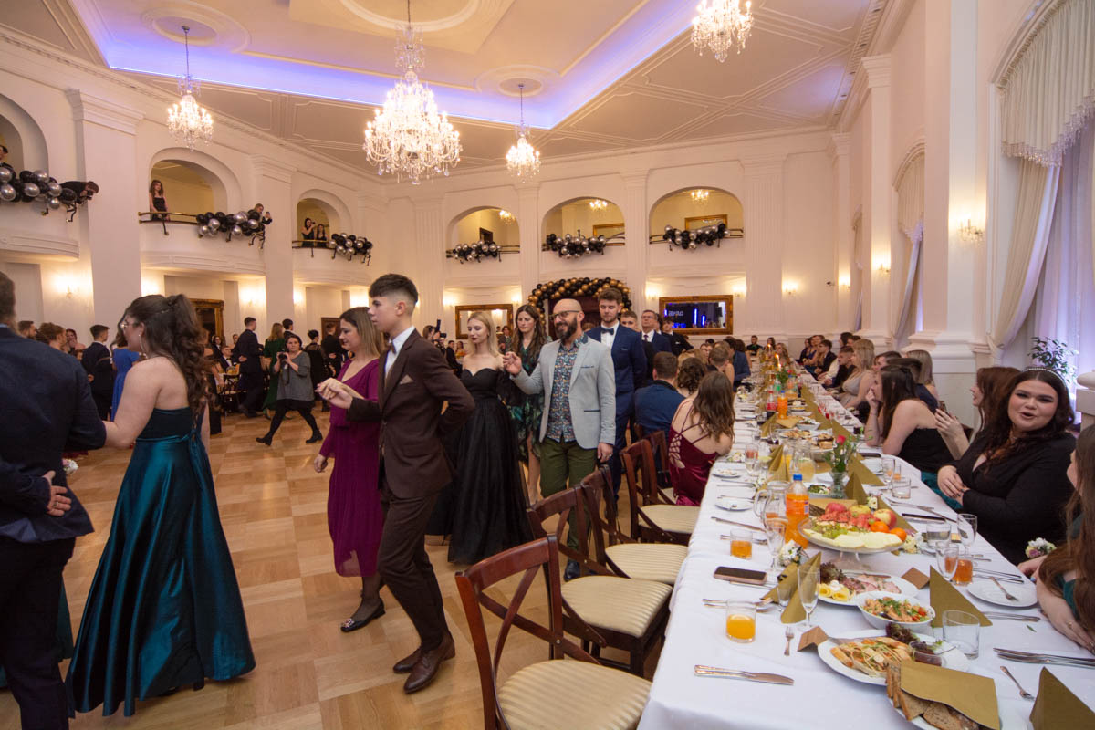 Studniówka uczniów "Mickiewicza" 9