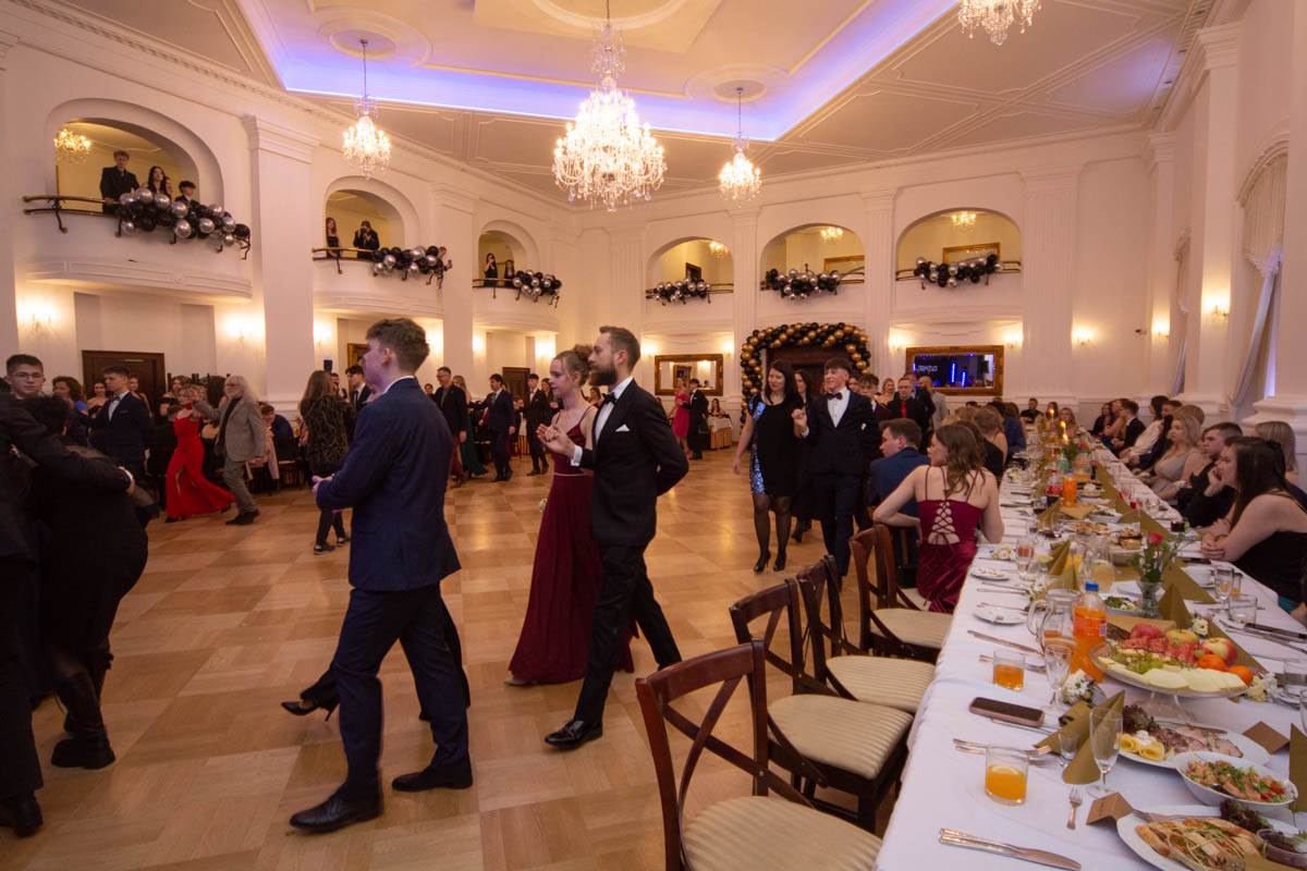 Studniówka uczniów "Mickiewicza" 14