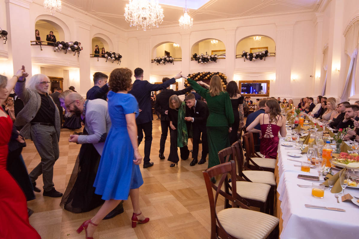 Studniówka uczniów "Mickiewicza" 16