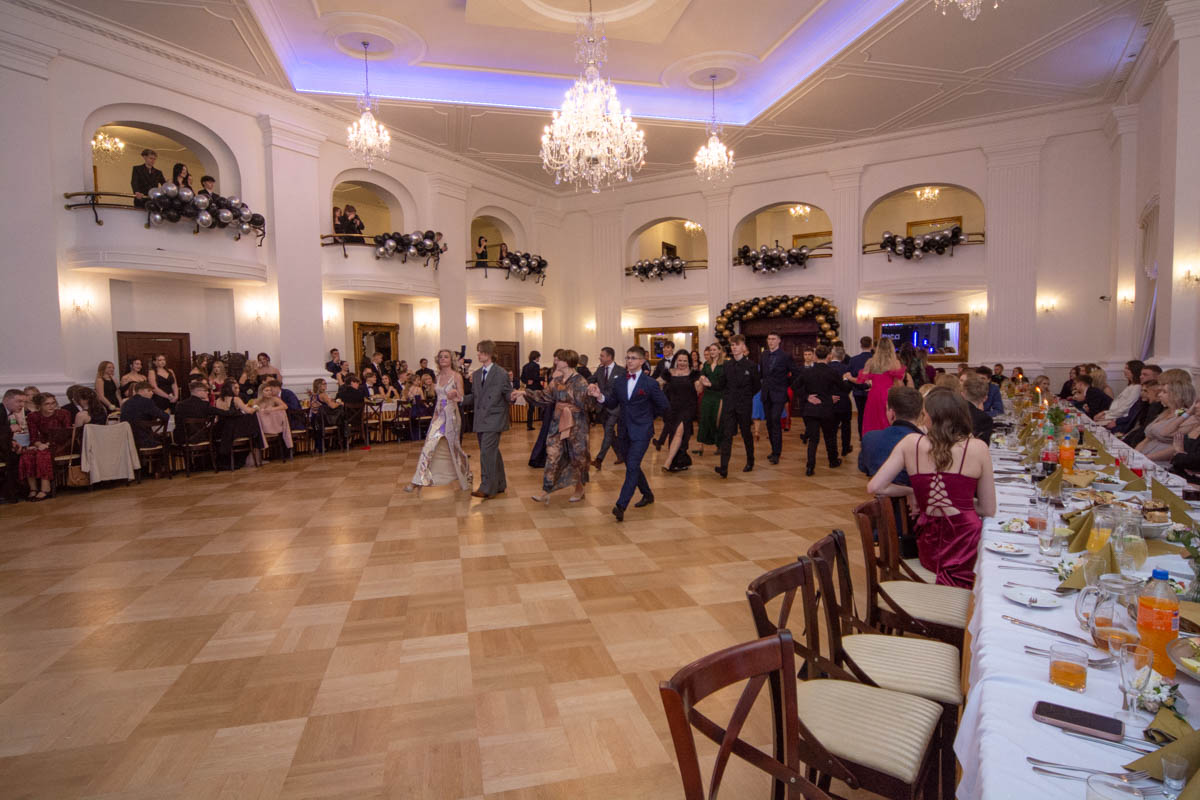 Studniówka uczniów "Mickiewicza" 17