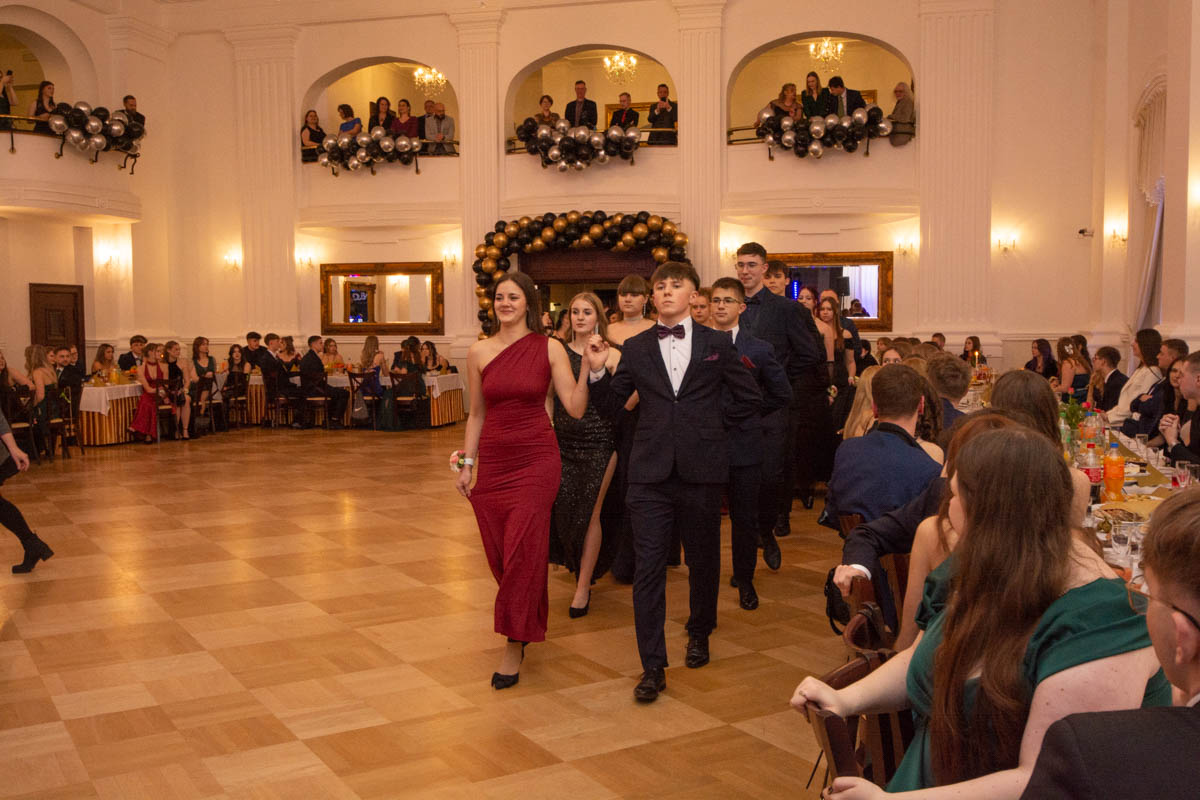 Studniówka uczniów "Mickiewicza" 19