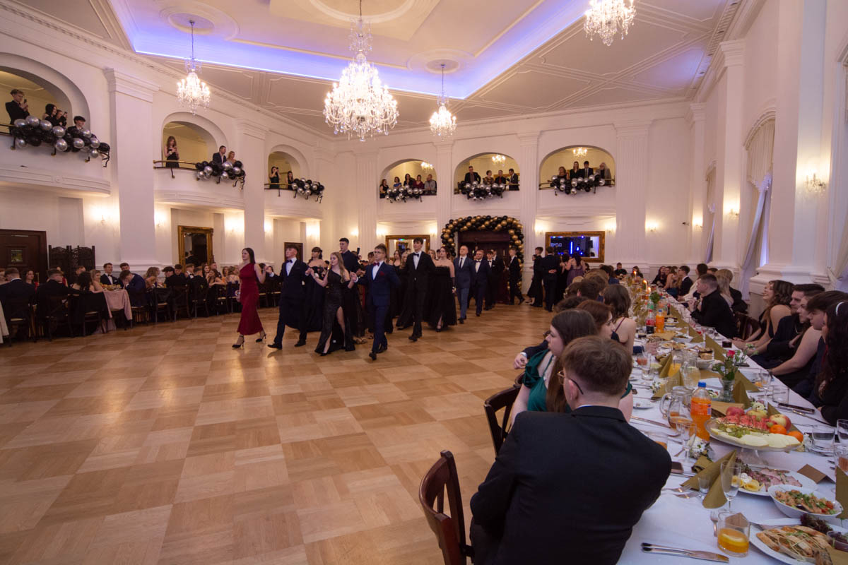 Studniówka uczniów "Mickiewicza" 28