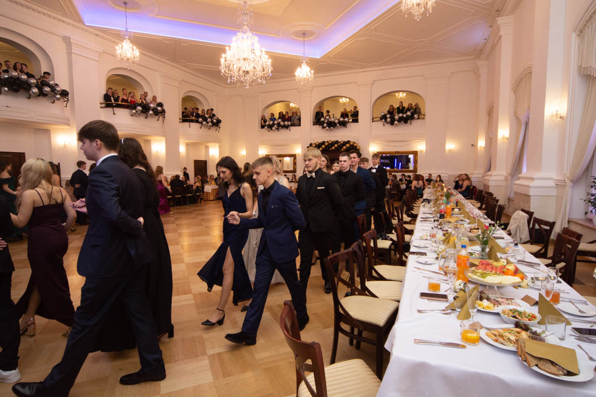 Studniówka uczniów "Mickiewicza" 32