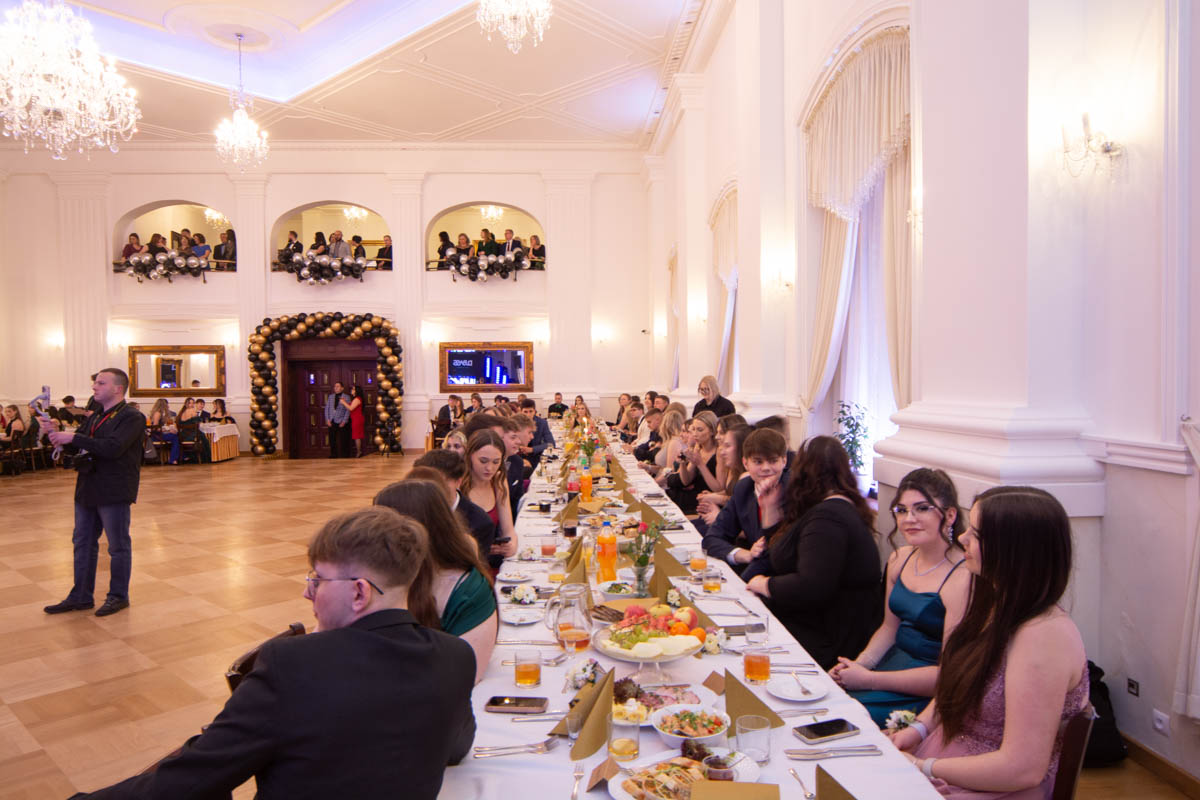 Studniówka uczniów "Mickiewicza" 33