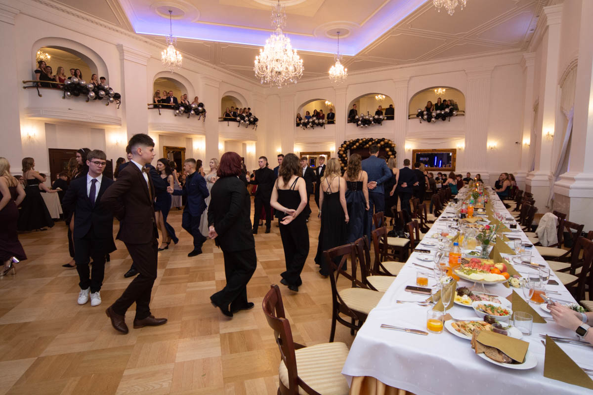 Studniówka uczniów "Mickiewicza" 34