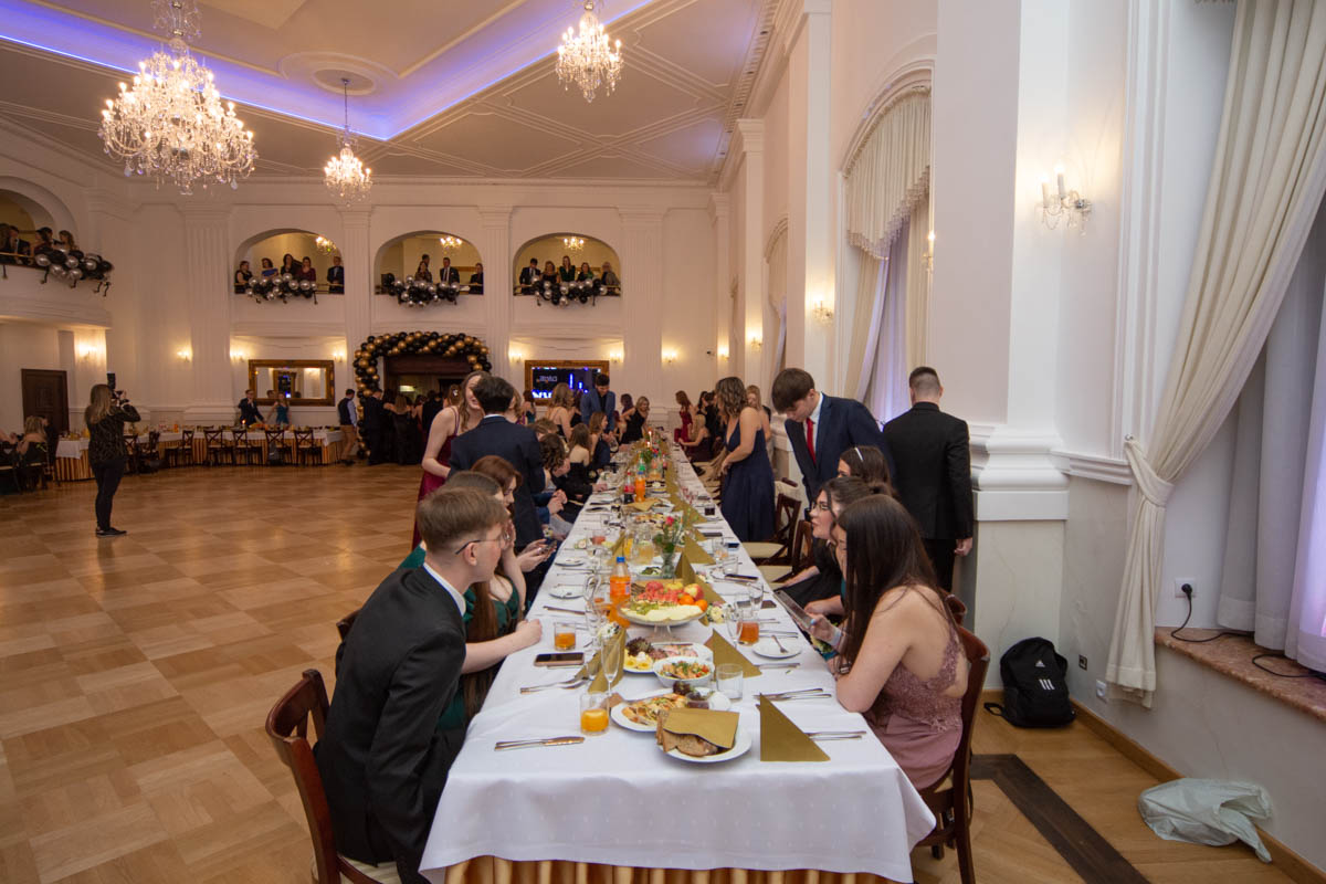 Studniówka uczniów "Mickiewicza" 37