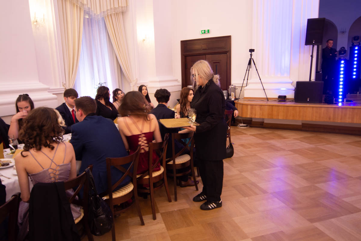 Studniówka uczniów "Mickiewicza" 44