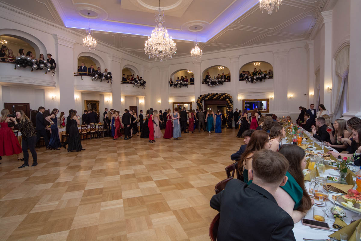 Studniówka uczniów "Mickiewicza" 45