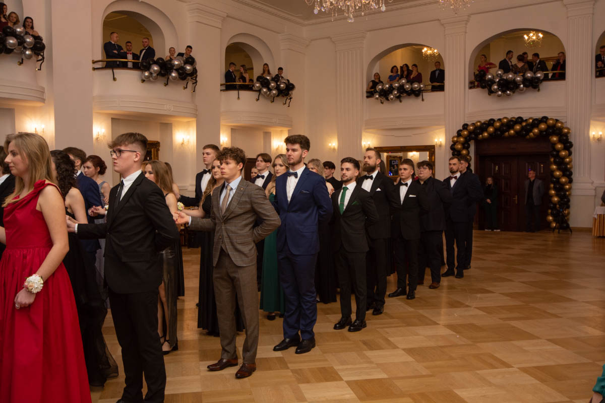 Studniówka uczniów "Mickiewicza" 54