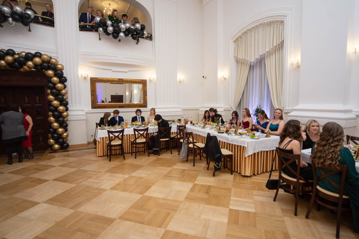 Studniówka uczniów "Mickiewicza" 57