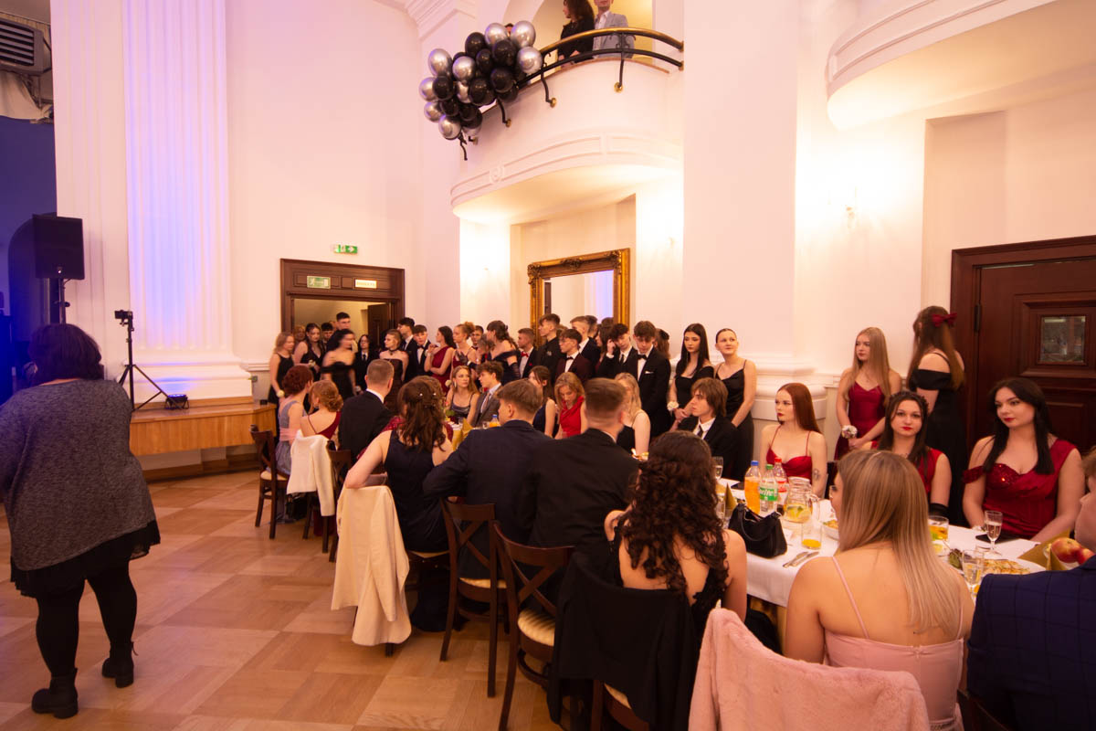 Studniówka uczniów "Mickiewicza" 60