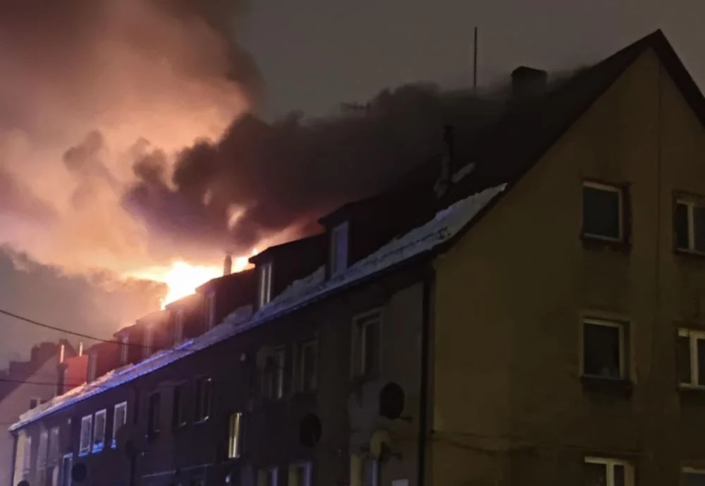 Pożar poddasza przy ulicy Owocowej w Goduli. W akcji brało udział ponad 40 strażaków!