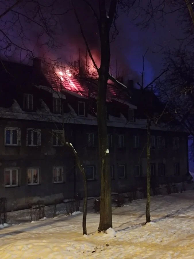Pożar poddasza przy ulicy Owocowej w Goduli. W akcji brało udział ponad 40 strażaków!