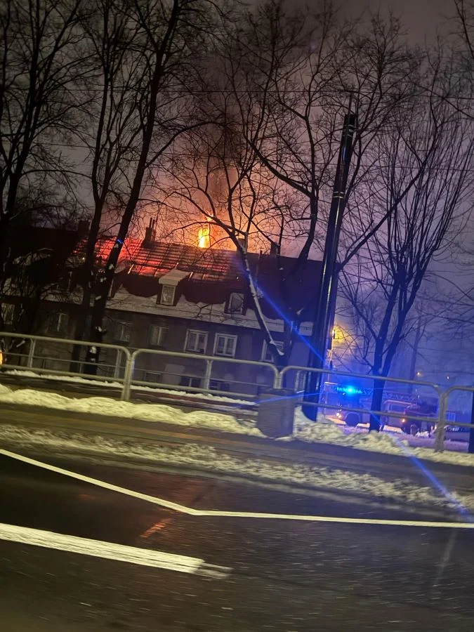 Pożar poddasza przy ulicy Owocowej w Goduli. W akcji brało udział ponad 40 strażaków!