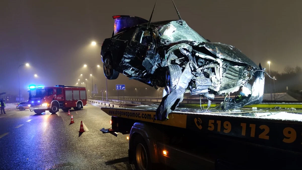 Dachowanie samochodu na trasie N-S w Rudzie Śląskiej