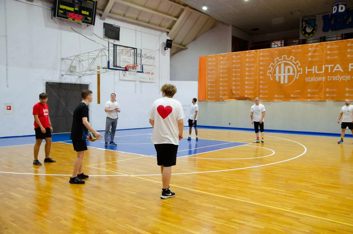 Mecz siatkówki pomiędzy sztabami WOŚP 1