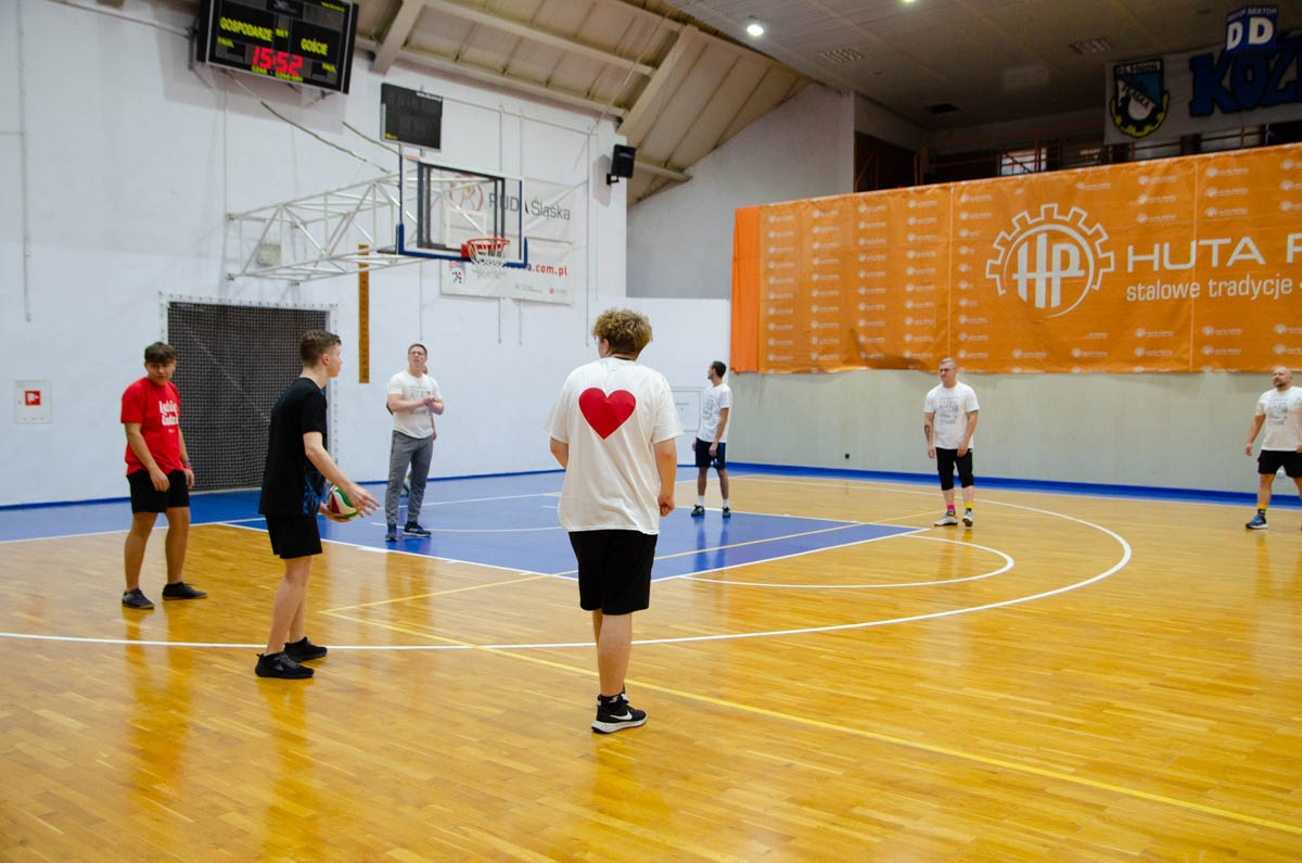 Mecz siatkówki pomiędzy sztabami WOŚP 1