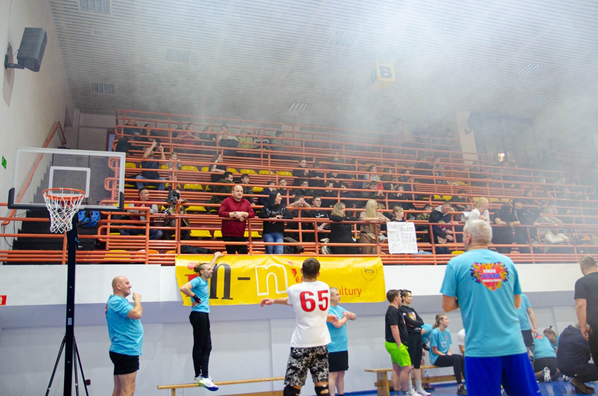 Mecz siatkówki pomiędzy sztabami WOŚP 6