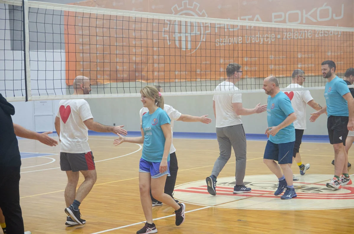Mecz siatkówki pomiędzy sztabami WOŚP 9