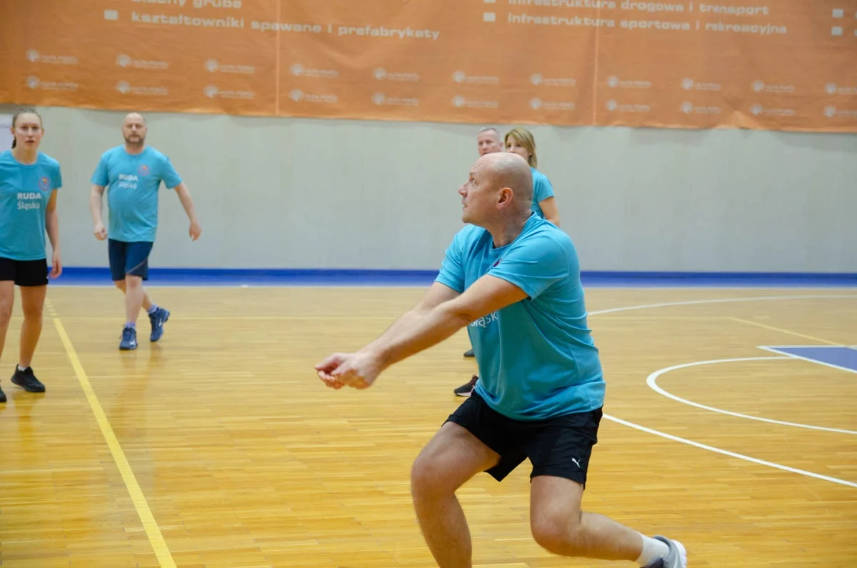 Mecz siatkówki pomiędzy sztabami WOŚP 11