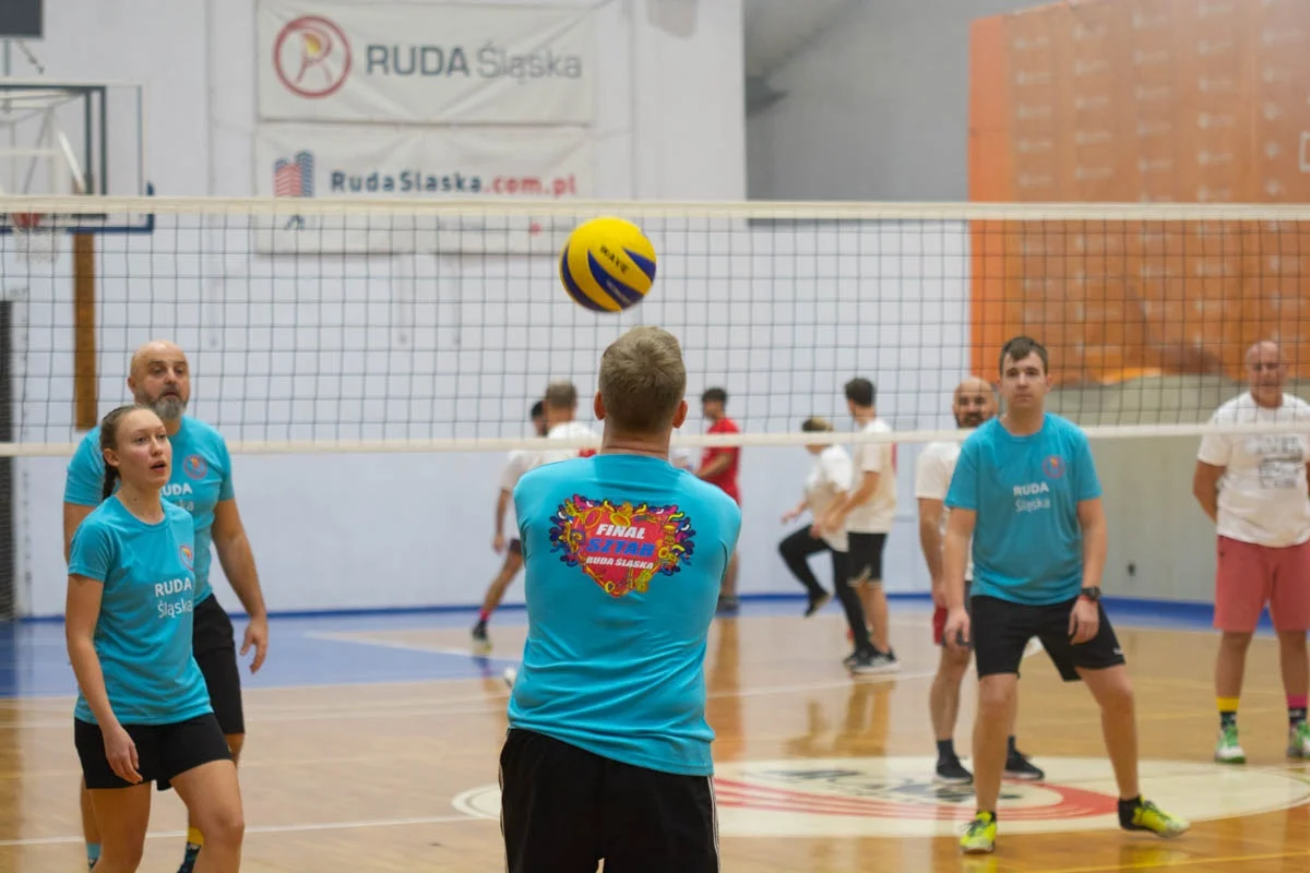 Mecz siatkówki pomiędzy sztabami WOŚP 22