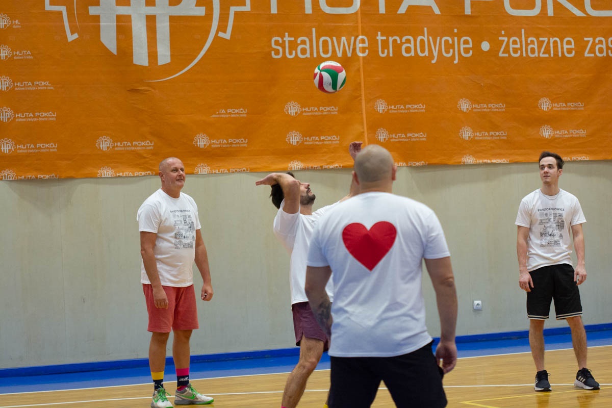 Mecz siatkówki pomiędzy sztabami WOŚP 25