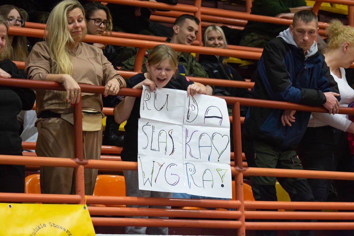 Mecz siatkówki pomiędzy sztabami WOŚP 40