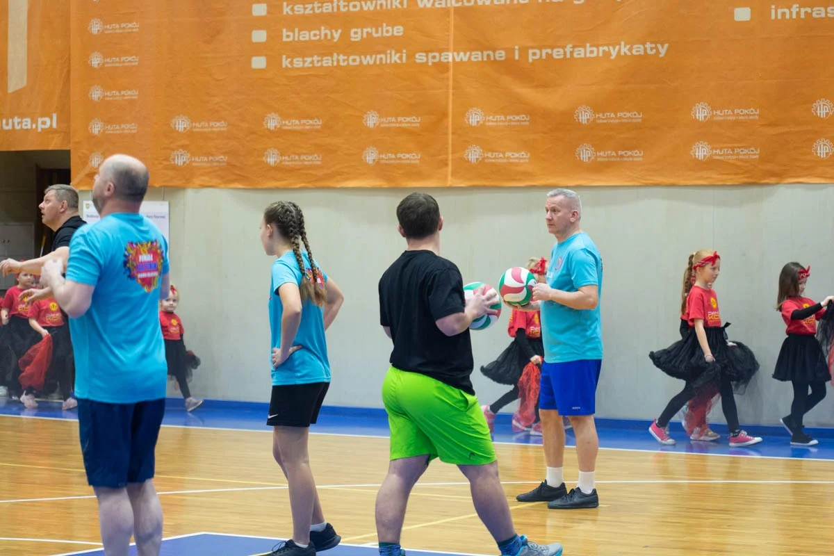 Mecz siatkówki pomiędzy sztabami WOŚP 41