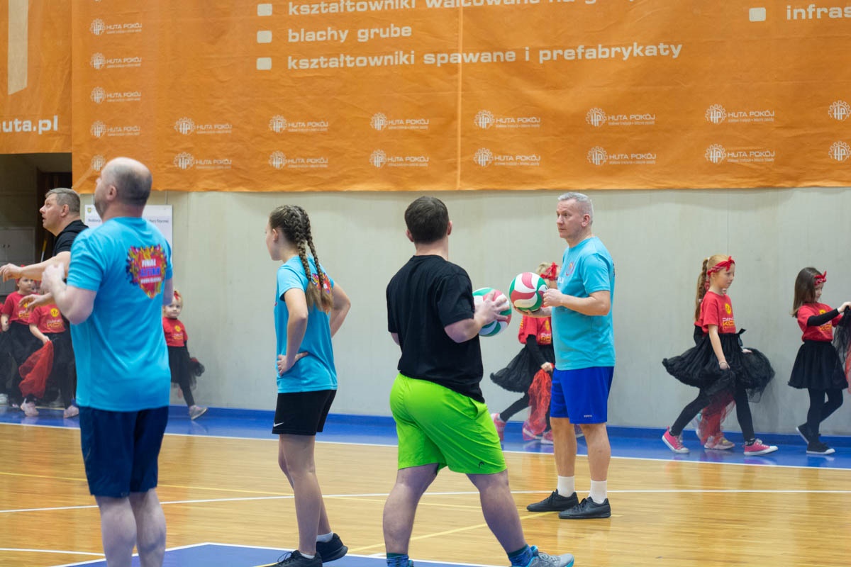 Mecz siatkówki pomiędzy sztabami WOŚP 41