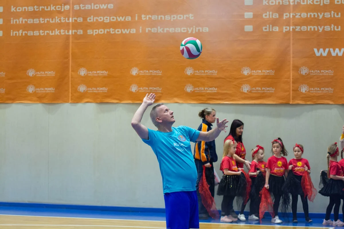 Mecz siatkówki pomiędzy sztabami WOŚP 42