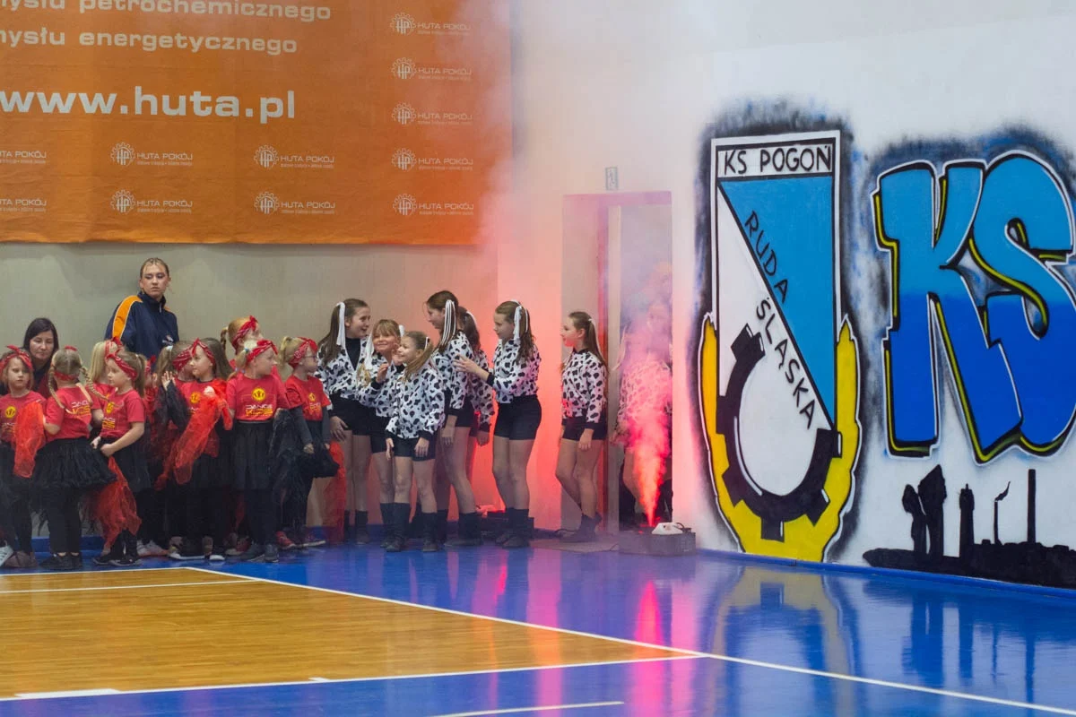 Mecz siatkówki pomiędzy sztabami WOŚP 43