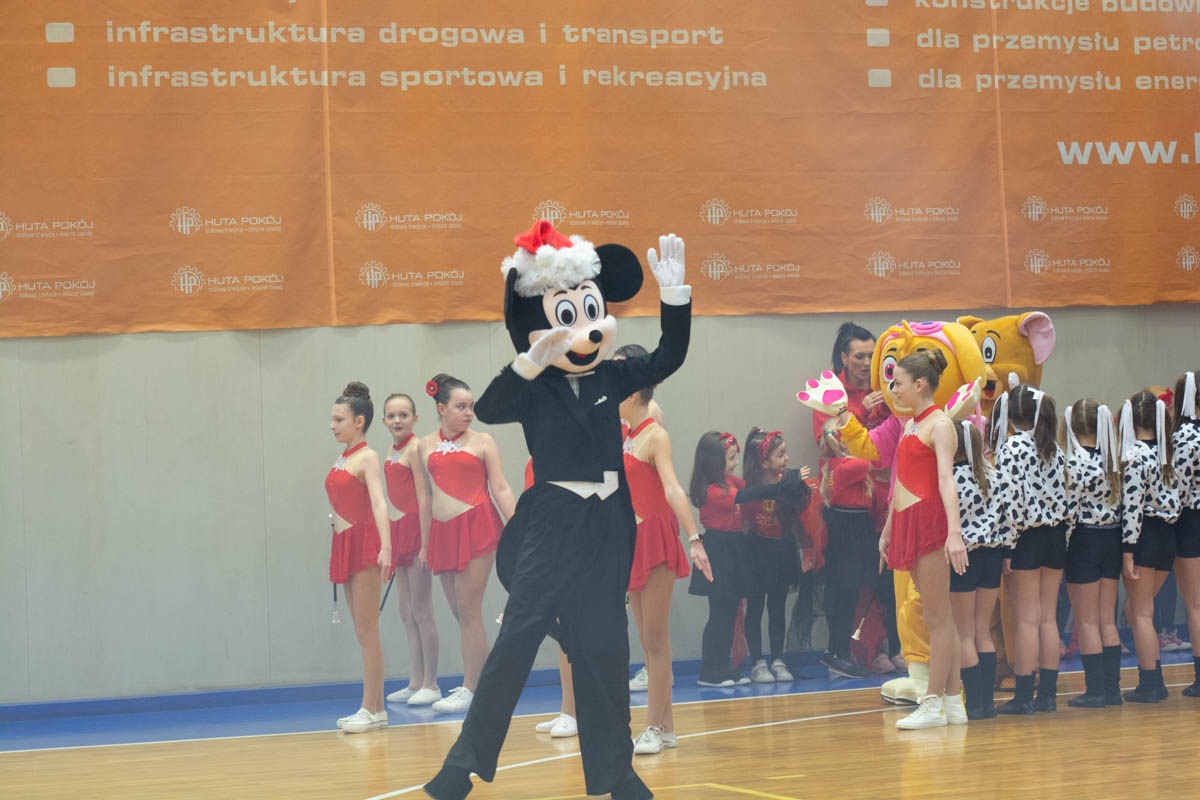 Mecz siatkówki pomiędzy sztabami WOŚP 46