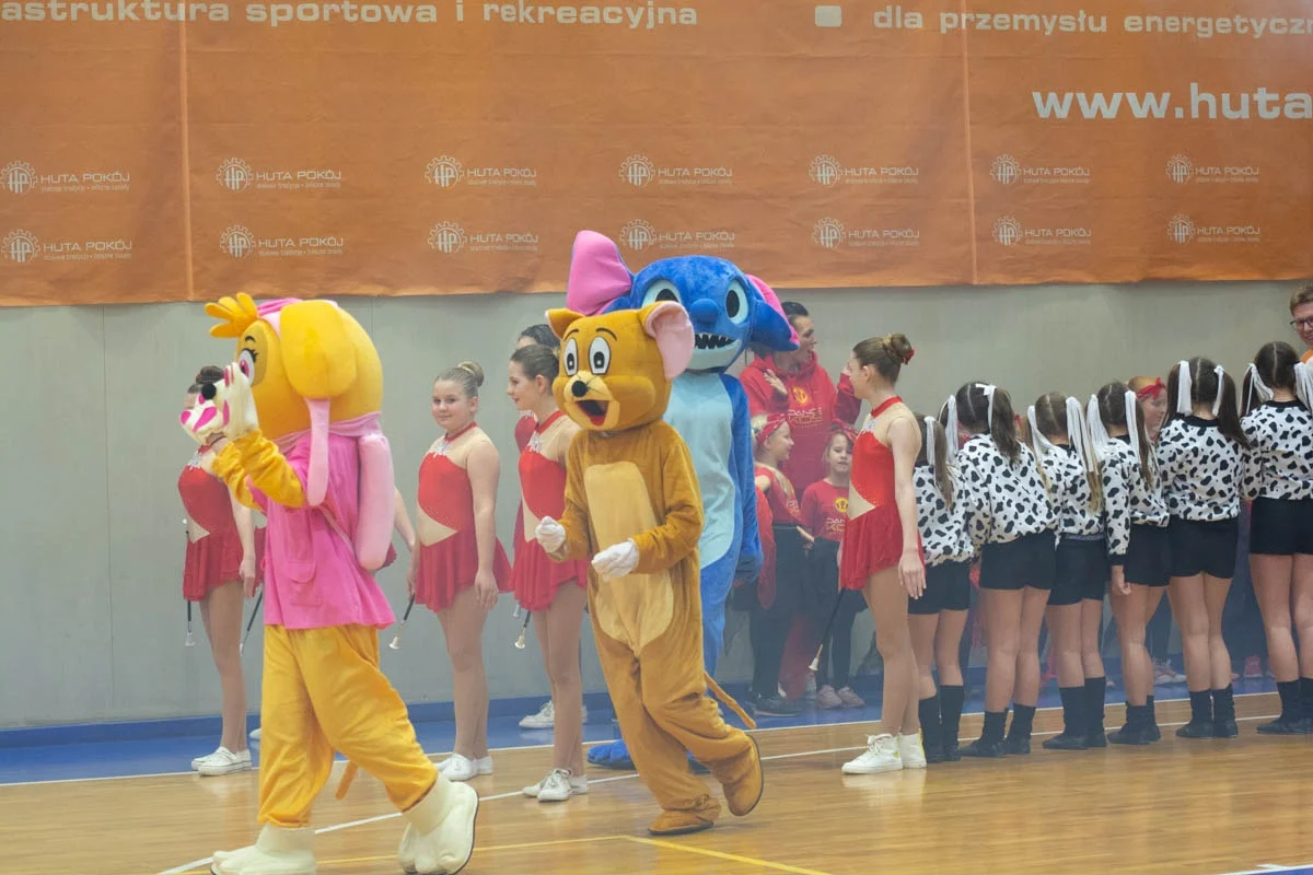 Mecz siatkówki pomiędzy sztabami WOŚP 48