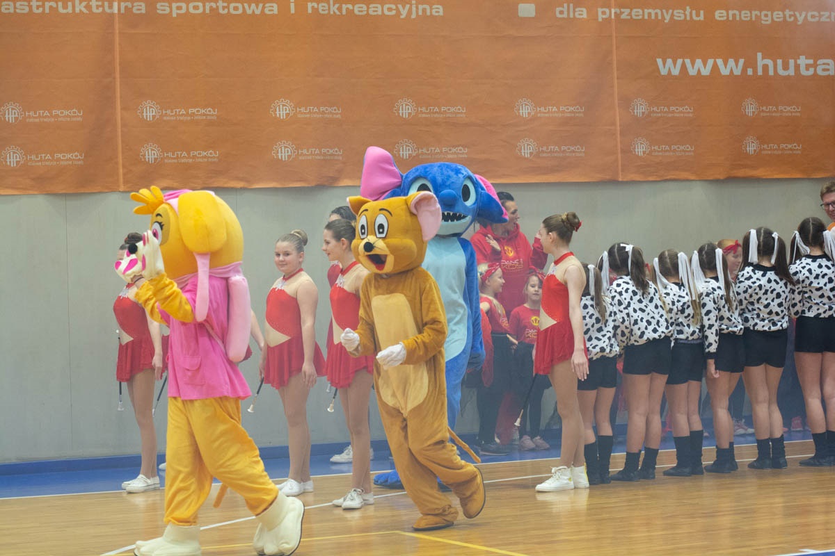 Mecz siatkówki pomiędzy sztabami WOŚP 48