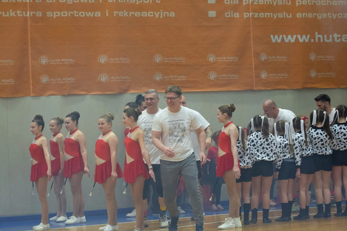 Mecz siatkówki pomiędzy sztabami WOŚP 49