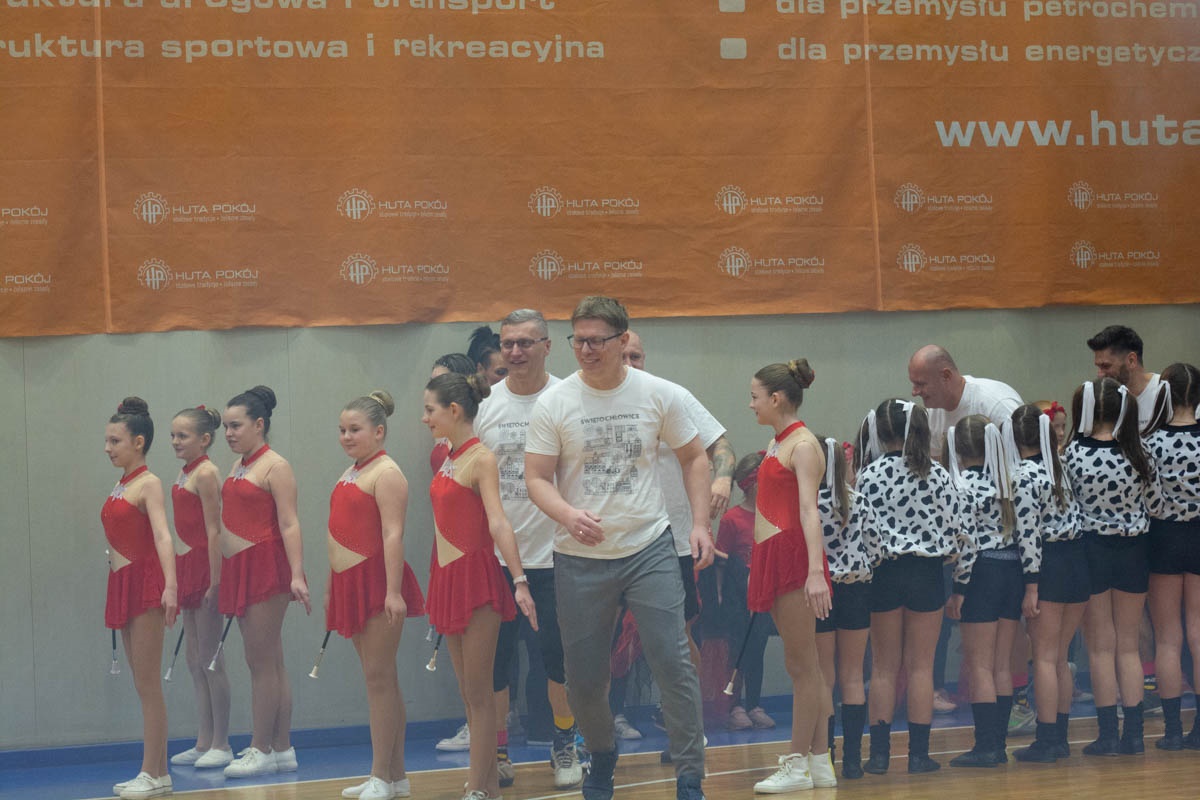 Mecz siatkówki pomiędzy sztabami WOŚP 49