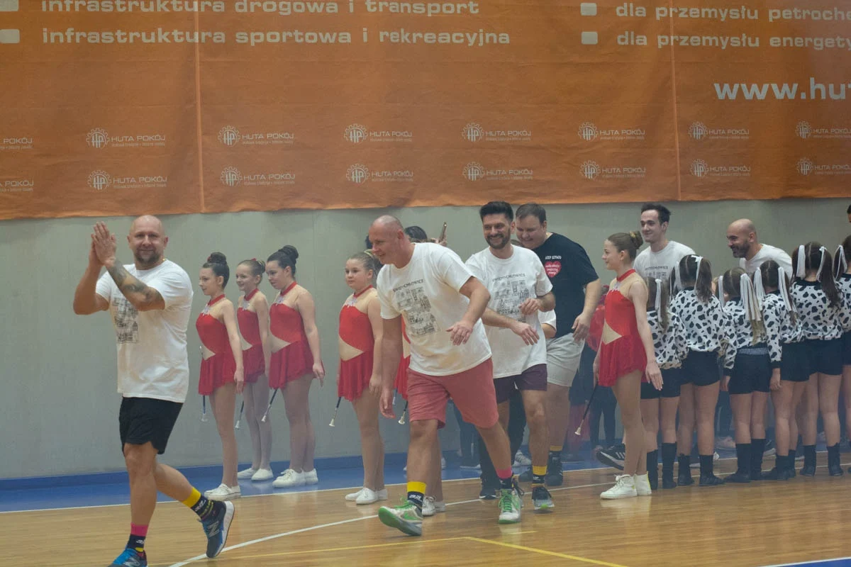 Mecz siatkówki pomiędzy sztabami WOŚP 50