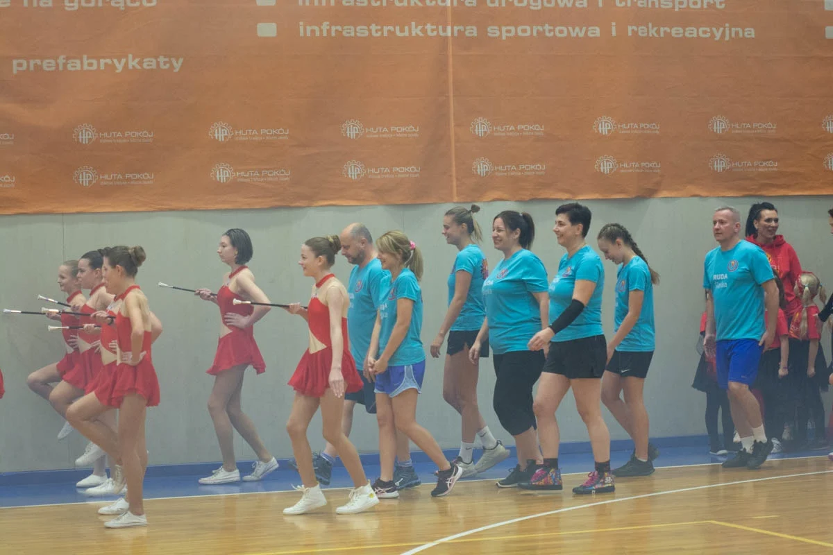 Mecz siatkówki pomiędzy sztabami WOŚP 52