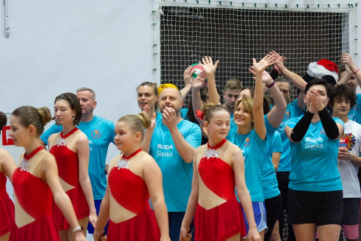 Mecz siatkówki pomiędzy sztabami WOŚP 54