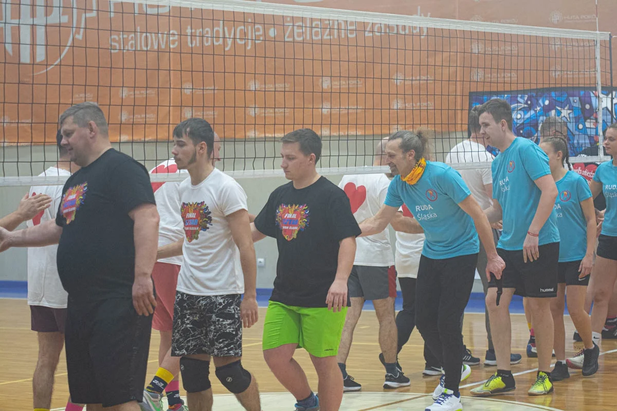 Mecz siatkówki pomiędzy sztabami WOŚP 60